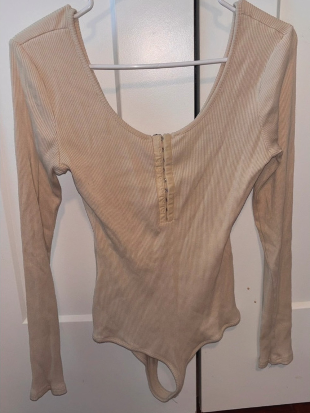 Ribbed Long-Sleeve Scoop Neck Bodysuit in Beige